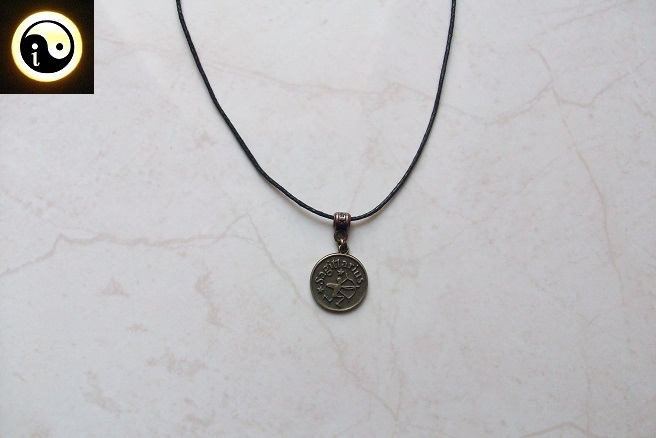 Wisiorek astrologiczny - na regulowanym sznurku - znak zodiaku Strzelec