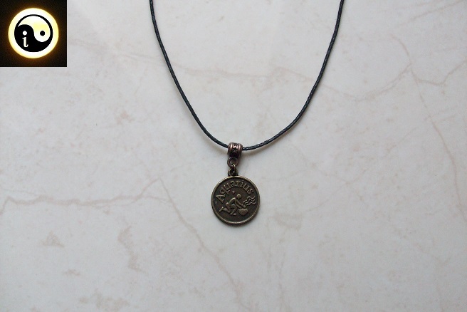 Wisiorek astrologiczny - na regulowanym sznurku - znak zodiaku Wodnik