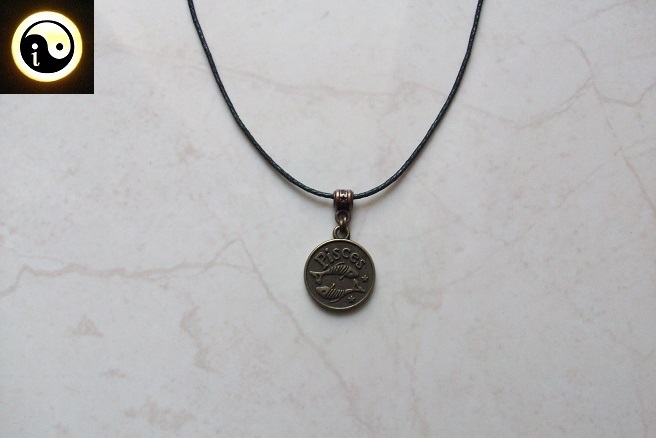 Wisiorek astrologiczny - na regulowanym sznurku - znak zodiaku Ryby